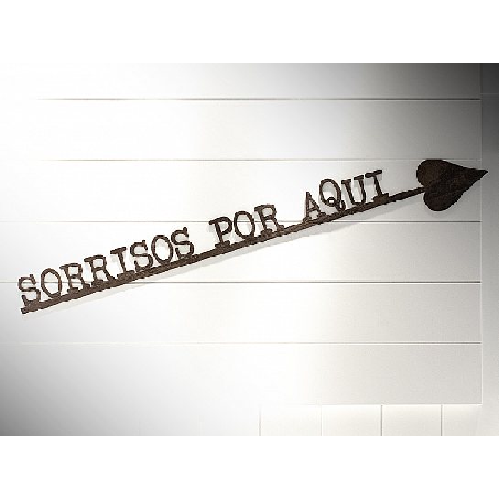 Frase de ferro com a frase “Sorrisos Por Aqui"