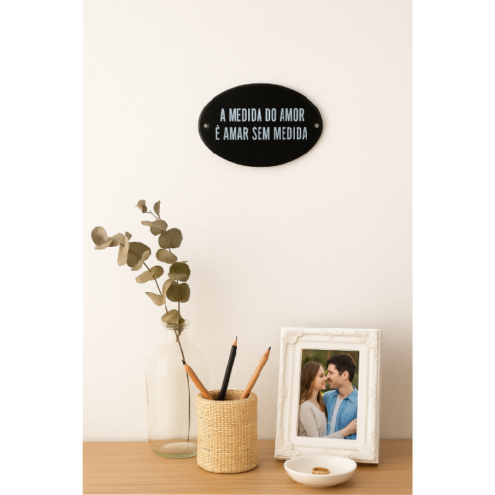 Placa Decorativa Esmaltada A Medida do Amor..