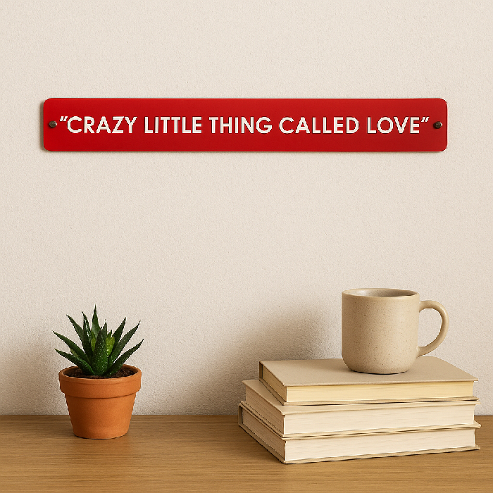 Placa Decorativa Esmaltada Crazy Little Thing Called Love