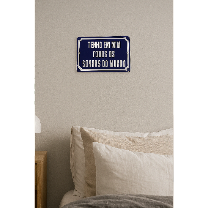 Placa Decorativa Esmaltada Tenho em Mim Todos os Sonhos do Mundo.