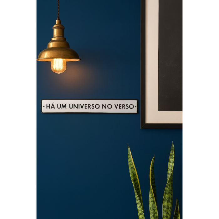 Placa Esmaltada Decorativa Há um Universo no Verso