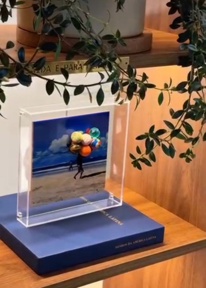 Quadro Acrílico Vendedor de Bolas 25x25 - Greghi Design