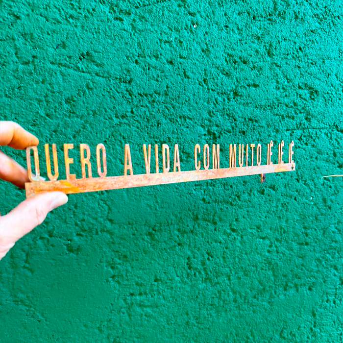 Frase de Ferro - Quero a Vida com Muito iê iê iê