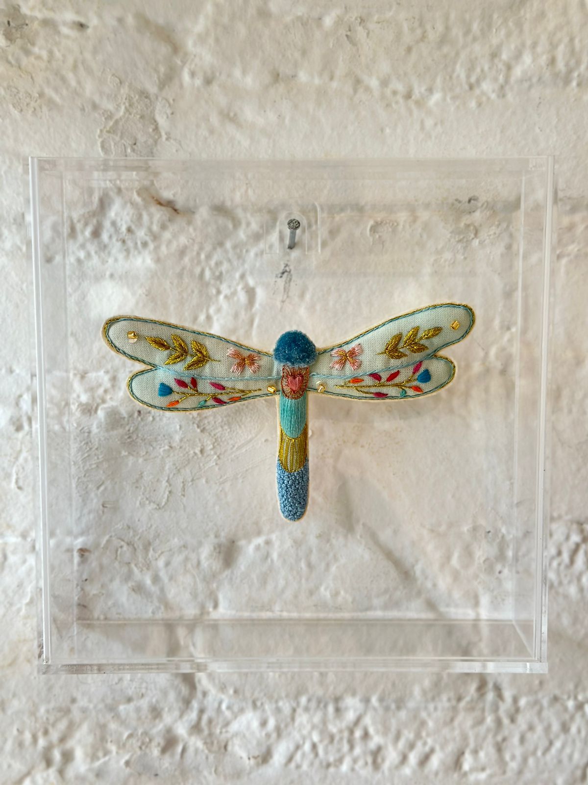 Bordado no Acrilico Libélula - casaquetem