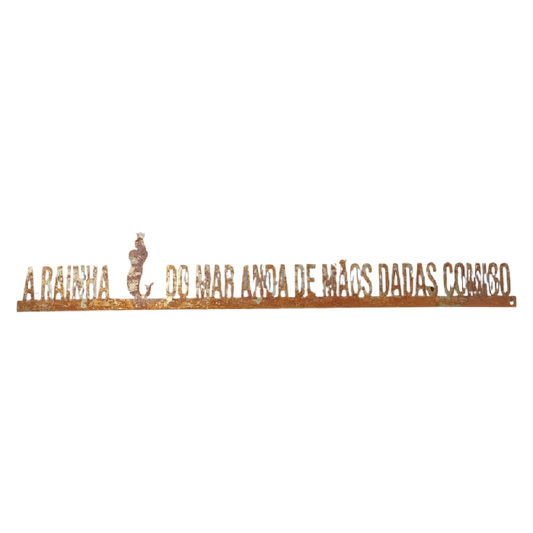 Frase de Ferro - A Rainha do Mar Anda de Mãos Dadas Comigo