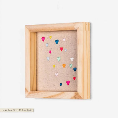 Quadro Box Bordado - Corações