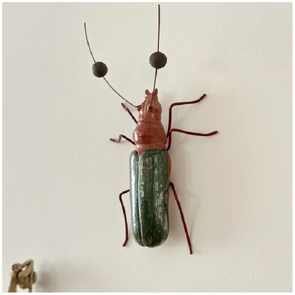 Inseto Besouro de Cerâmica