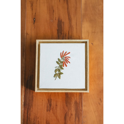 Quadro Bordado Botânico Flores de São João