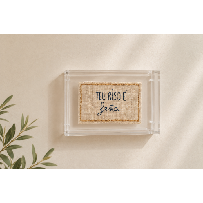 Quadro Acrílico Bordado "Teu Riso..."