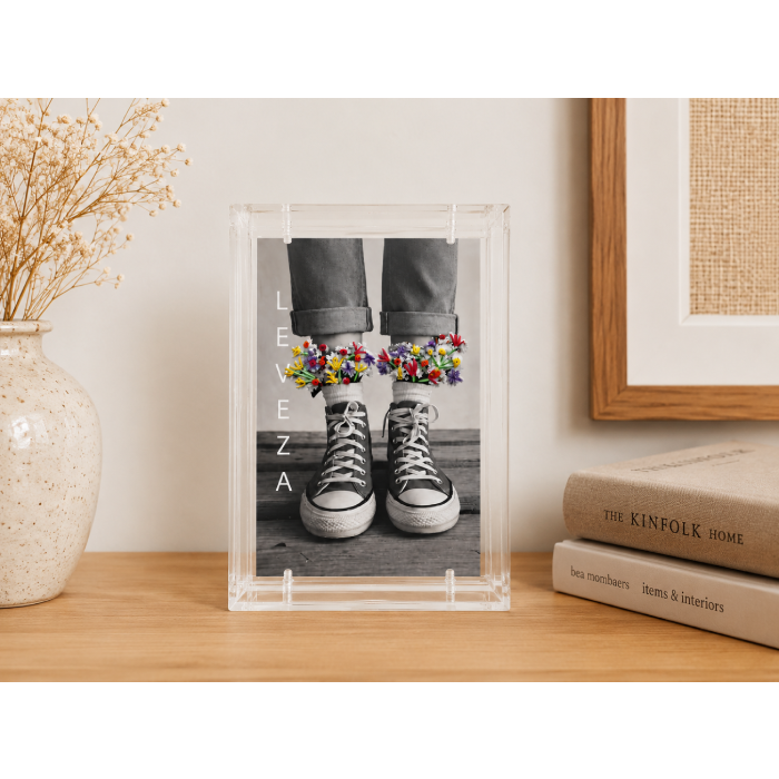 Quadro Acrílico Bordado "Leveza"