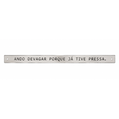 Placa Decorativa em Latão " Ando Devagar ..."
