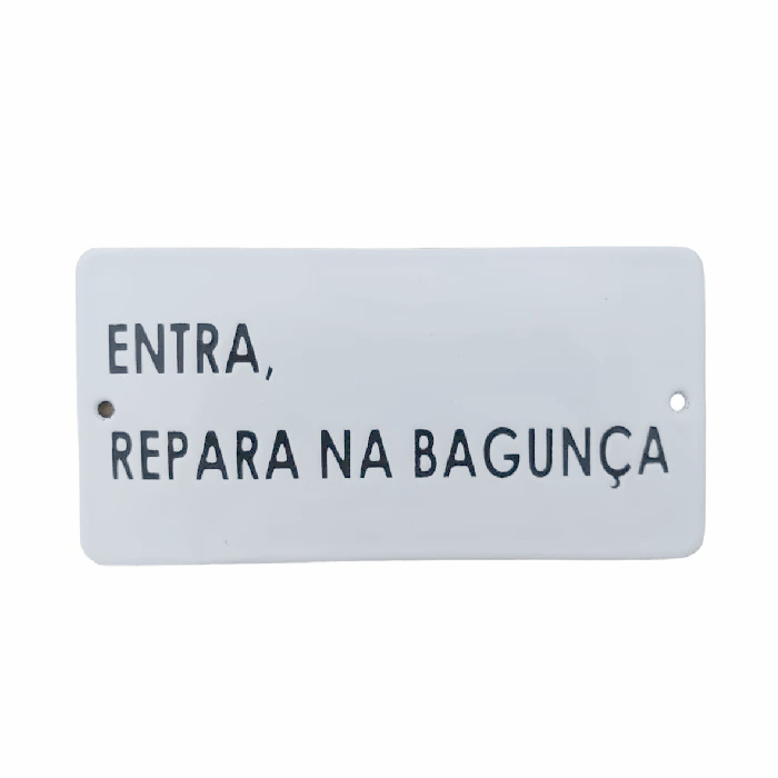 Placa Decorativa Esmaltada Entra, Repara na Bagunça