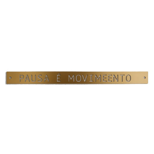 Placa Decorativa em Latão "Pausa e Movimento"