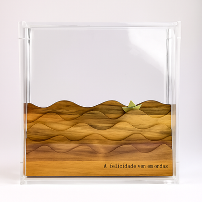 Quadro Box Acrílico Barco "A Felicidade Vem em Ondas"