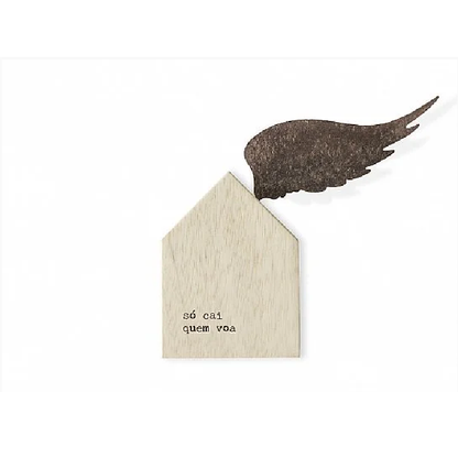 Casinha de Madeira " Só Cai Quem Voa"