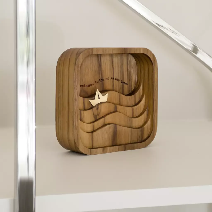 Escultura Ondas "Estamos Todos no Mesmo Barco"