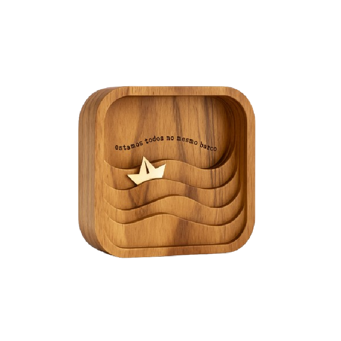 Escultura Ondas "Estamos Todos no Mesmo Barco"