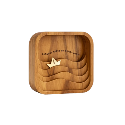 Escultura Ondas "Estamos Todos no Mesmo Barco"