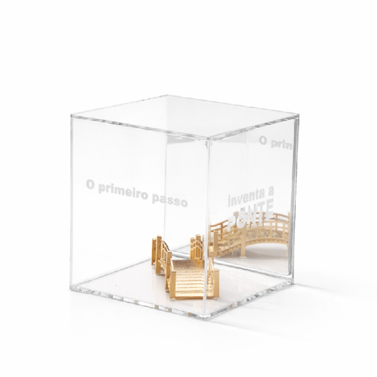 Cubo Acrílico –  O Primeiro Passo Inventa A Ponte