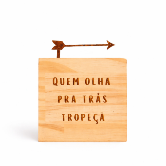 Cubo – Quem Olha Para Trás Tropeça