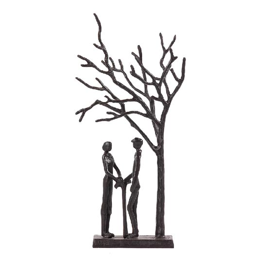 Escultura Casal Sob Árvore