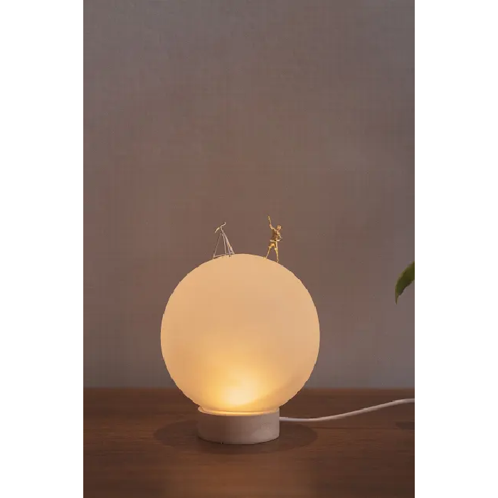 Luminária Mundinho Aquele Que Queria Tocar a Lua