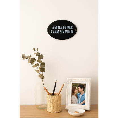 Placa Decorativa Esmaltada A Medida do Amor..