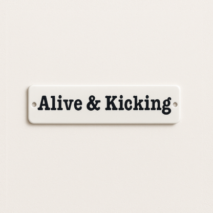 Placa Decorativa Esmaltada  Alive & Kicking