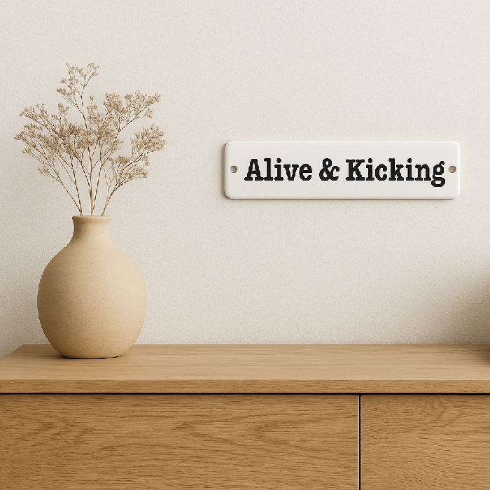 Placa Decorativa Esmaltada  Alive & Kicking