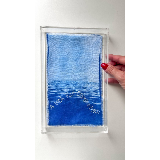 Quadro Acrílico Bordado "A Vida Flui Como o Mar"