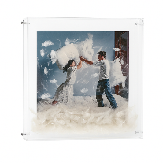 Quadro Acrílico Guerra de Travesseiros 25x25 - Greghi Desing