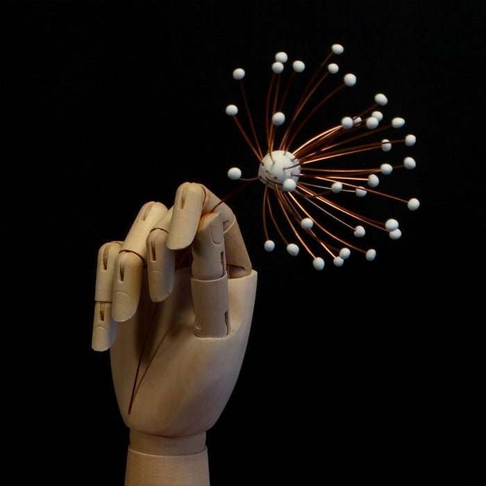 Escultura Mão Flor - casaquetem