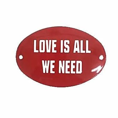 Placa Decorativa Esmaltada Love is All We Need - casaquetem